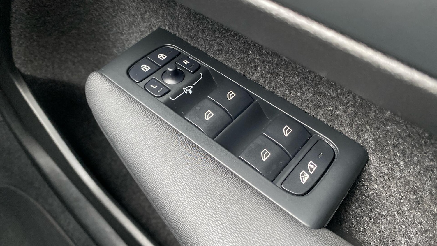 Used Volvo XC40 2025 for sale - 77101691: Photo 19