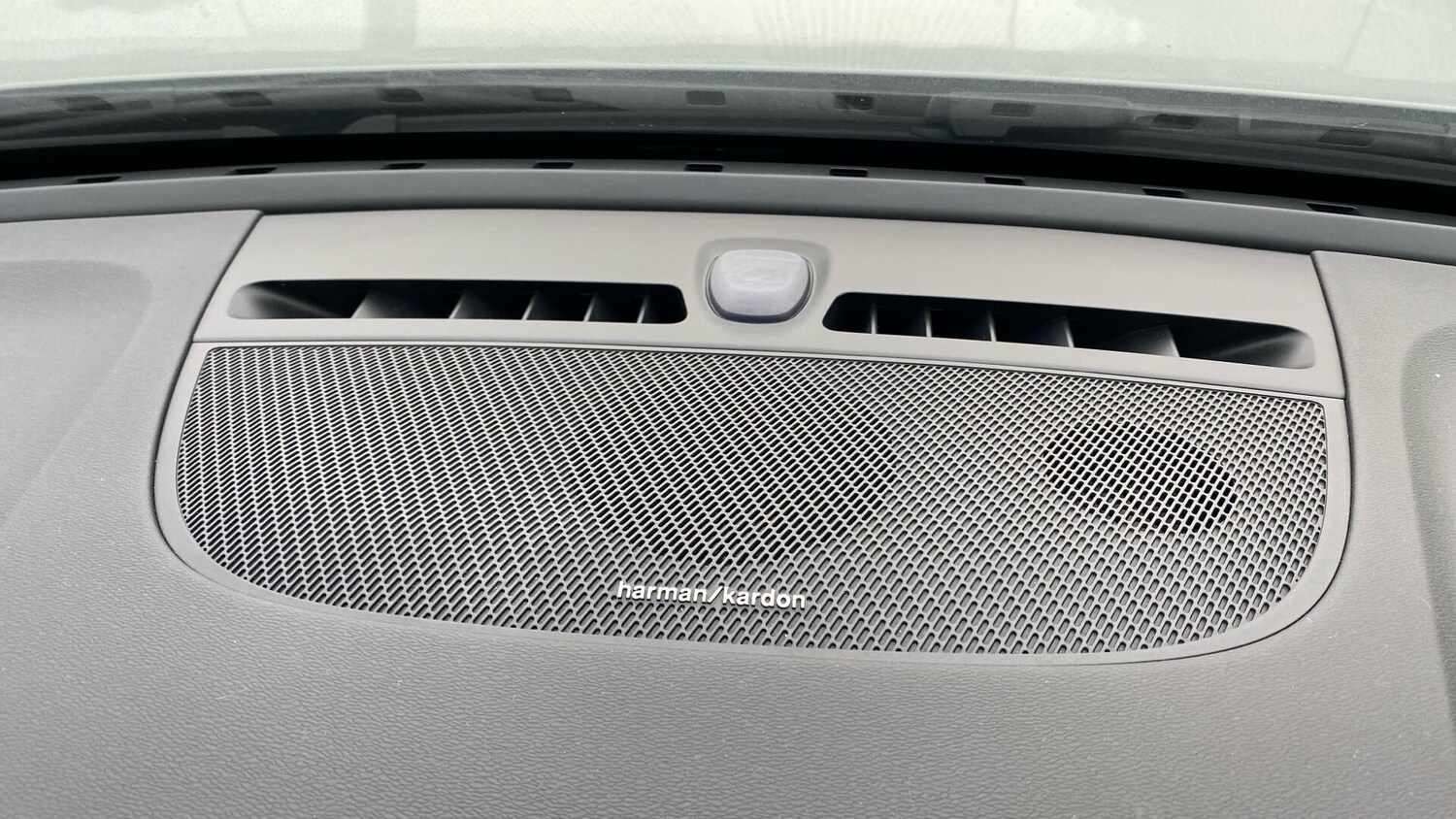 Used Volvo XC40 2025 for sale - 77101691: Photo 25