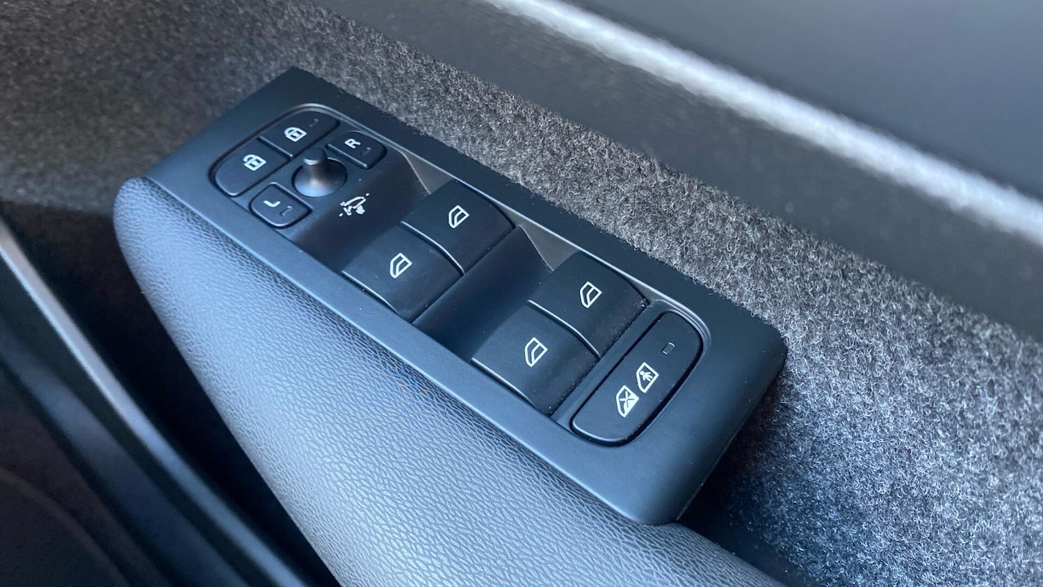 Used Volvo XC40 2023 for sale - 78086111: Photo 24