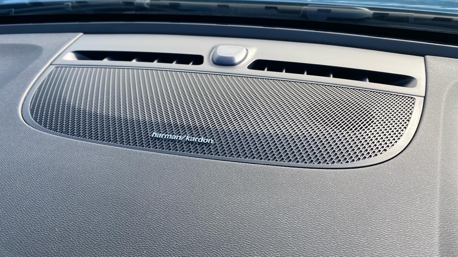 Used Volvo XC40 2023 for sale - 78086111: Photo 25