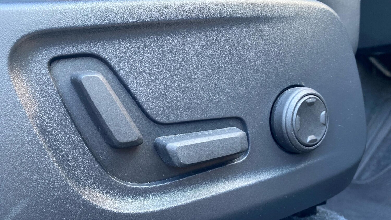 Used Volvo XC40 2023 for sale - 78086111: Photo 30