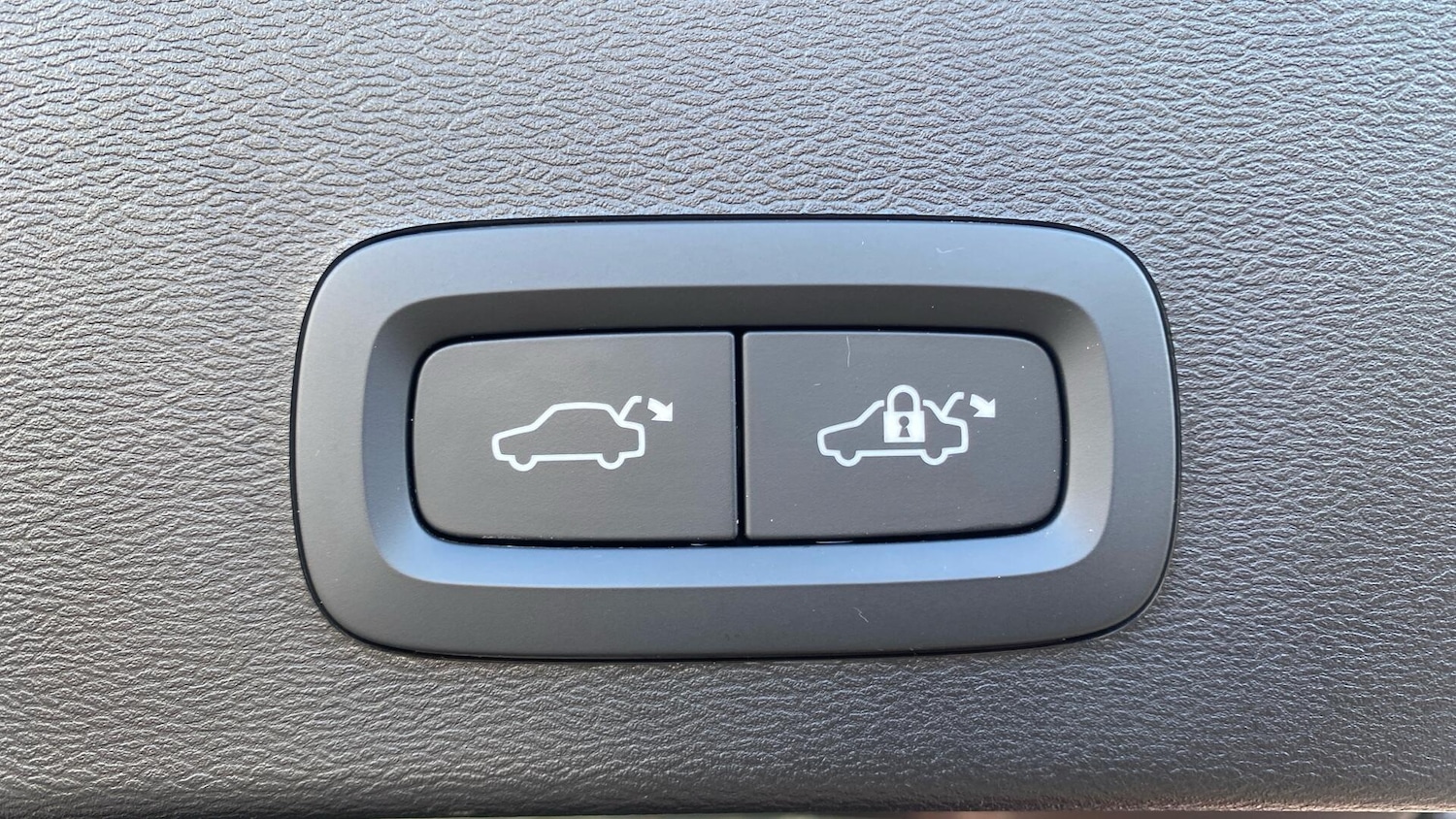 Used Volvo XC40 2023 for sale - 78086111: Photo 35