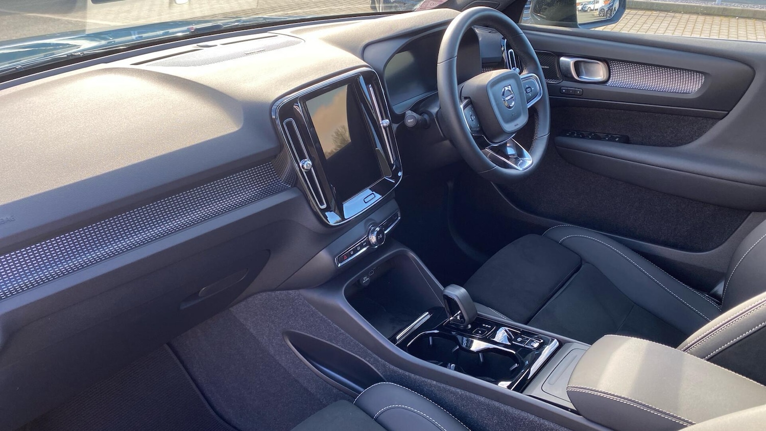 Used Volvo XC40 2023 for sale - 78086111: Photo 40