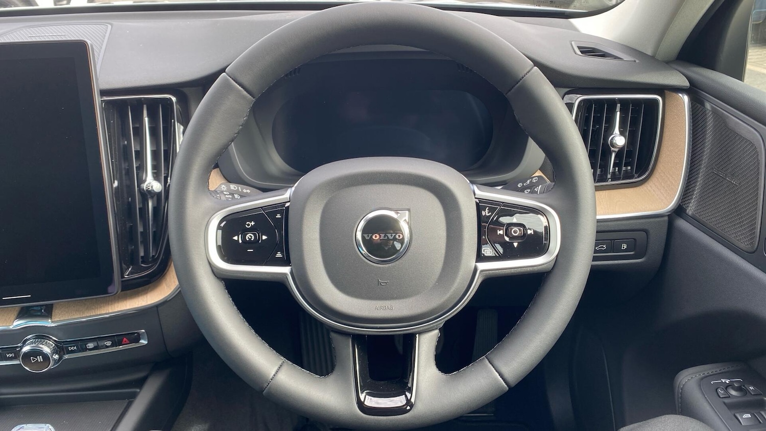 Used Volvo XC60 2026 for sale - 78057627: Photo 32