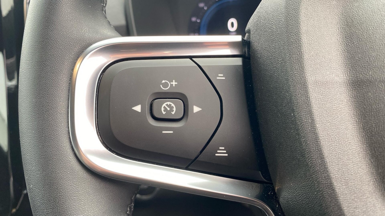 Used Volvo XC40 2023 for sale - 77266702: Photo 17