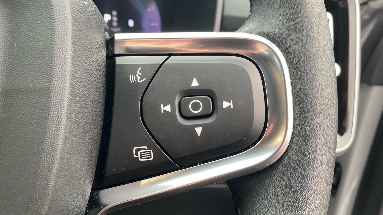 Used Volvo XC40 2023 for sale - 77266702: Photo 18