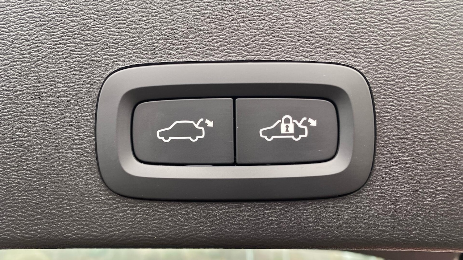 Used Volvo XC40 2023 for sale - 77266702: Photo 25