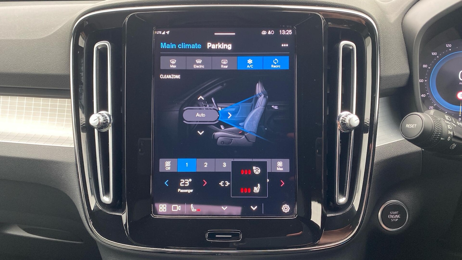 Used Volvo XC40 2023 for sale - 77266702: Photo 29