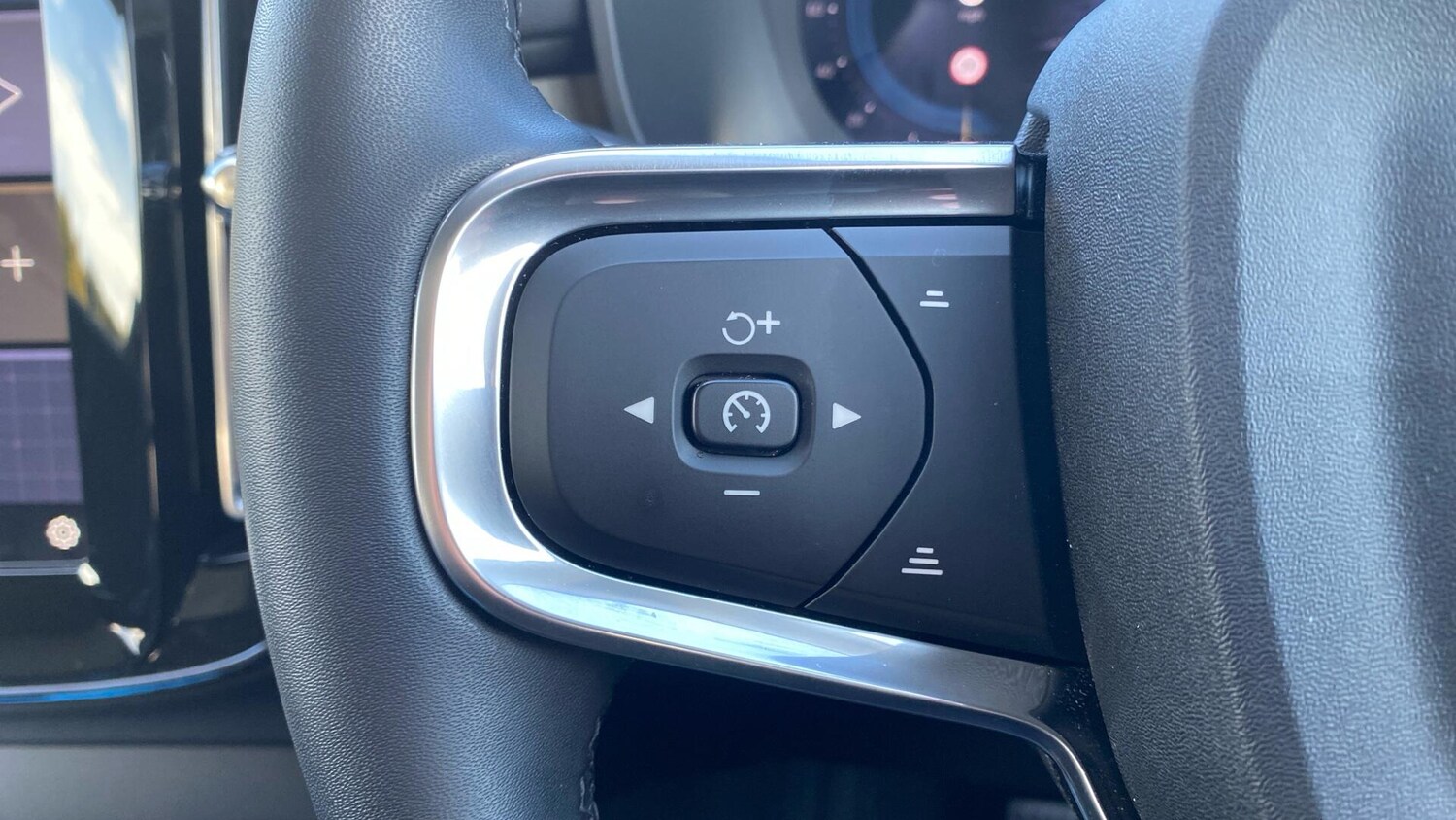 Used Volvo XC40 2024 for sale - 76370870: Photo 20