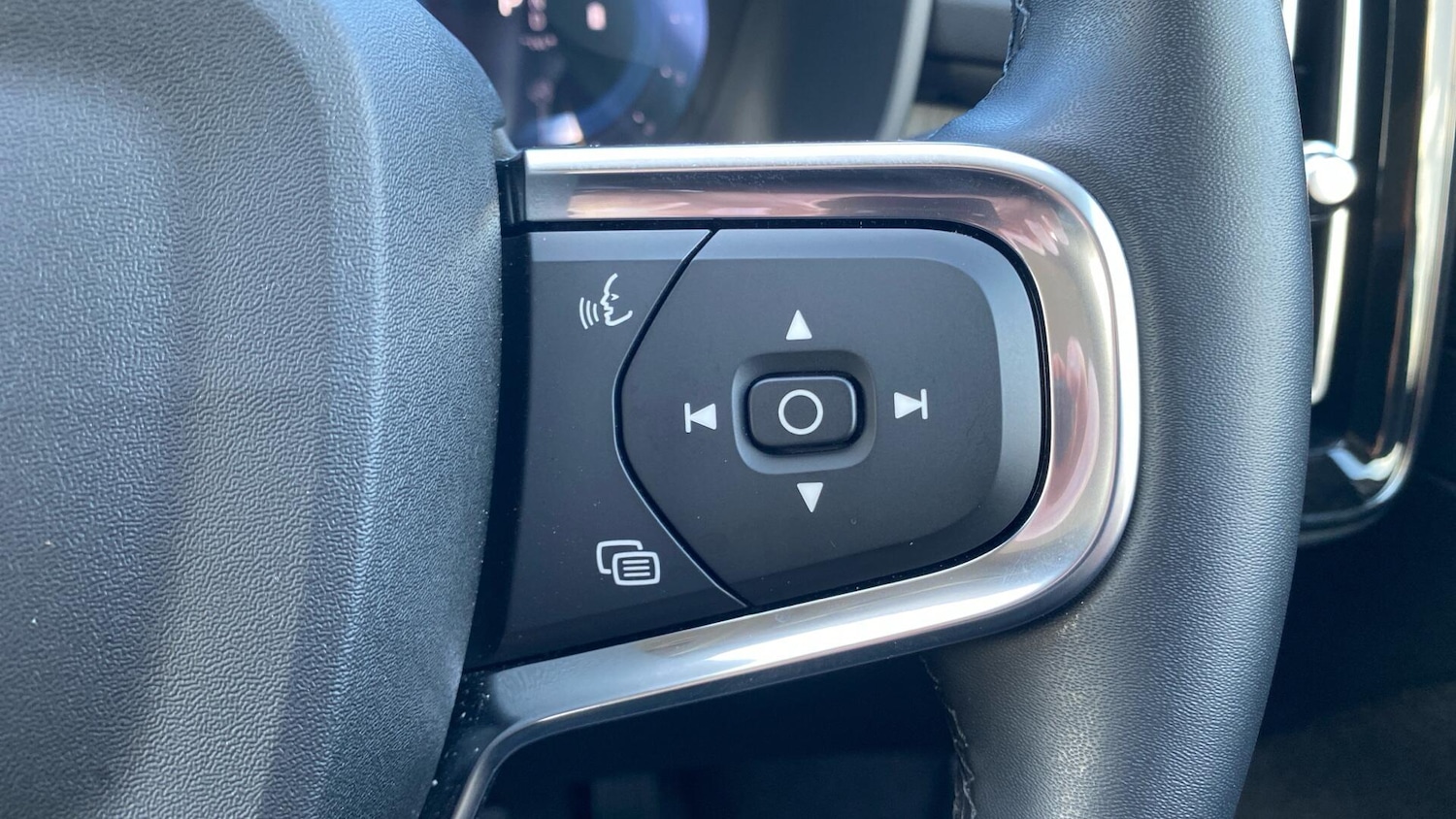 Used Volvo XC40 2024 for sale - 76370870: Photo 21