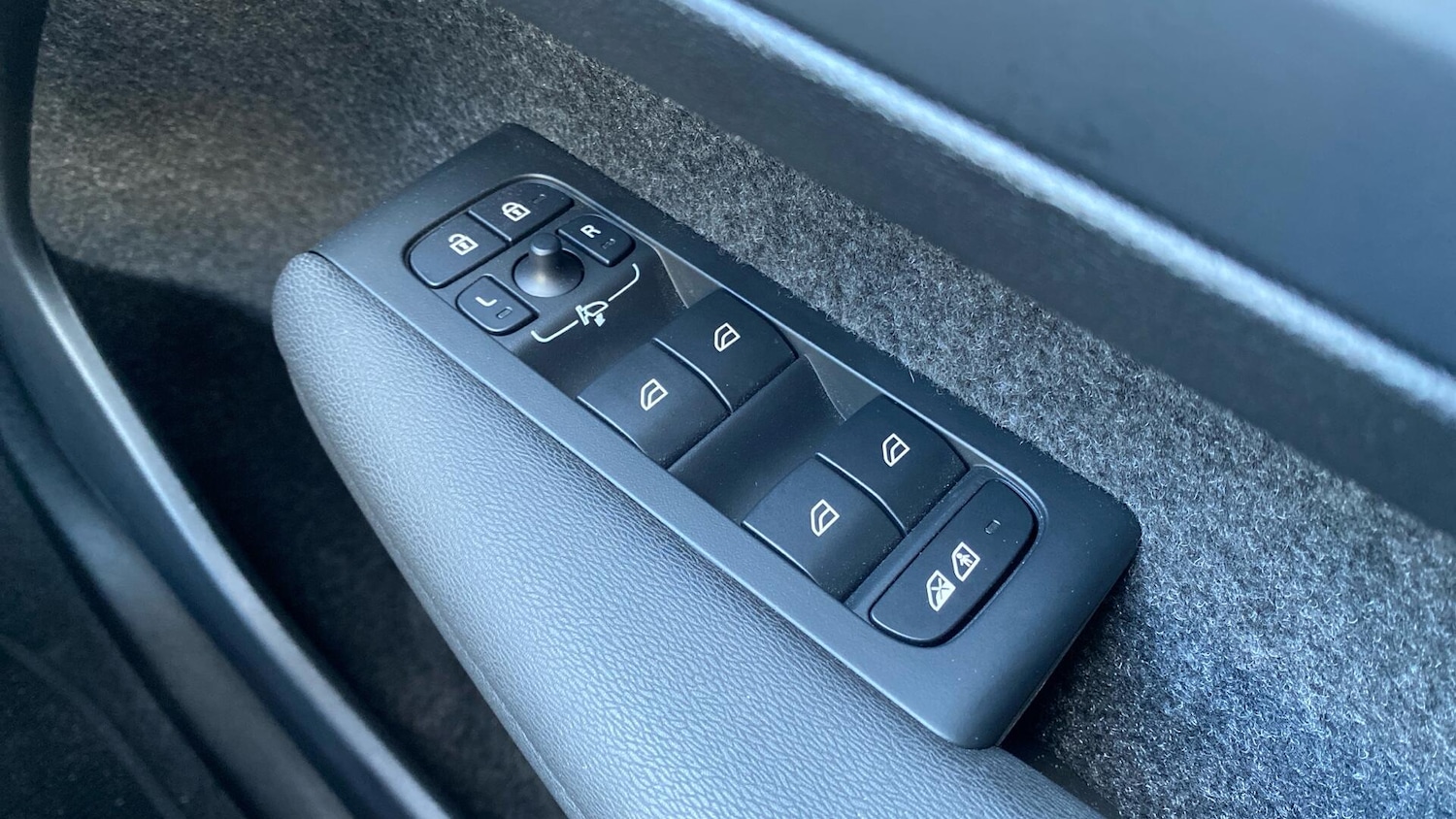 Used Volvo XC40 2024 for sale - 76370870: Photo 23