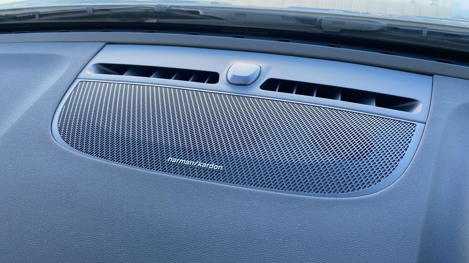 Used Volvo XC40 2024 for sale - 76370870: Photo 24