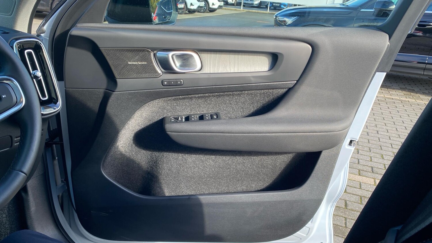 Used Volvo XC40 2024 for sale - 76370870: Photo 28