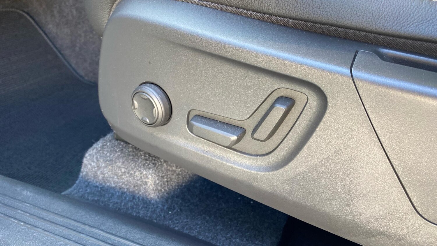 Used Volvo XC40 2024 for sale - 76370870: Photo 40