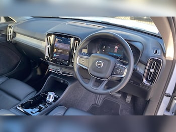 Used Volvo XC40 2024 for sale - 76370870: Photo