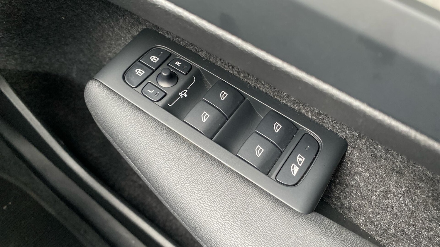 Used Volvo XC40 2024 for sale - 76337205: Photo 25