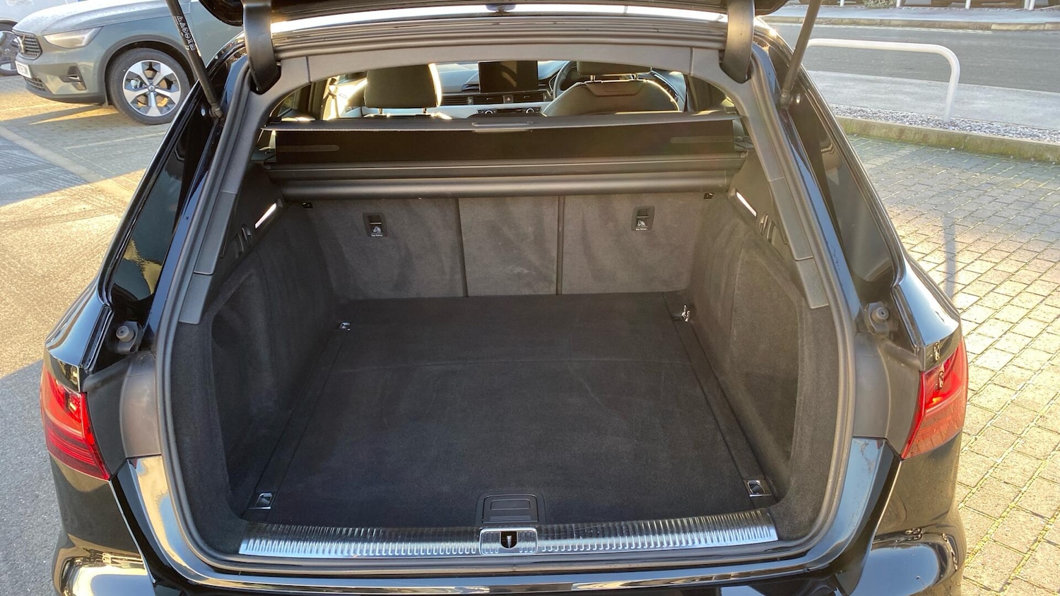 Used Audi A4 Avant for sale - 76728669: Photo 13