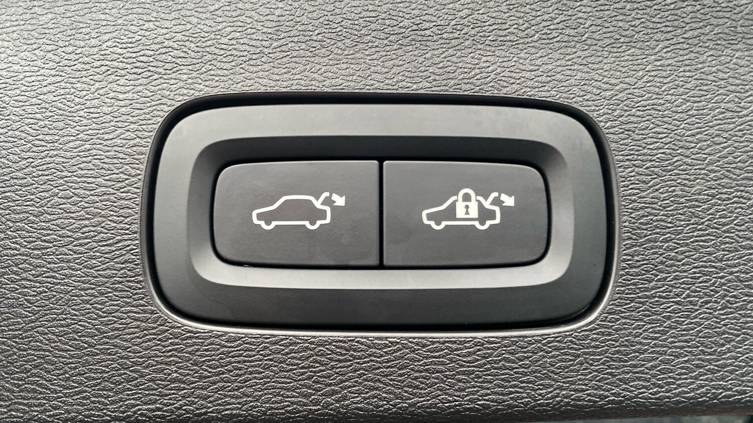 Used Volvo V60 2025 for sale - 77351723: Photo 25