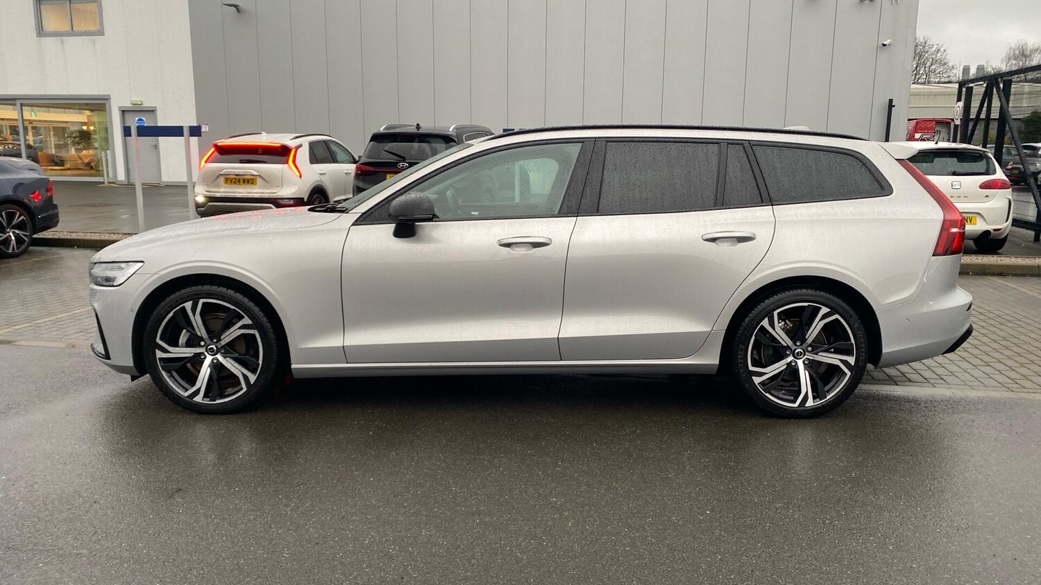 Used Volvo V60 2025 for sale - 77351723: Photo 6