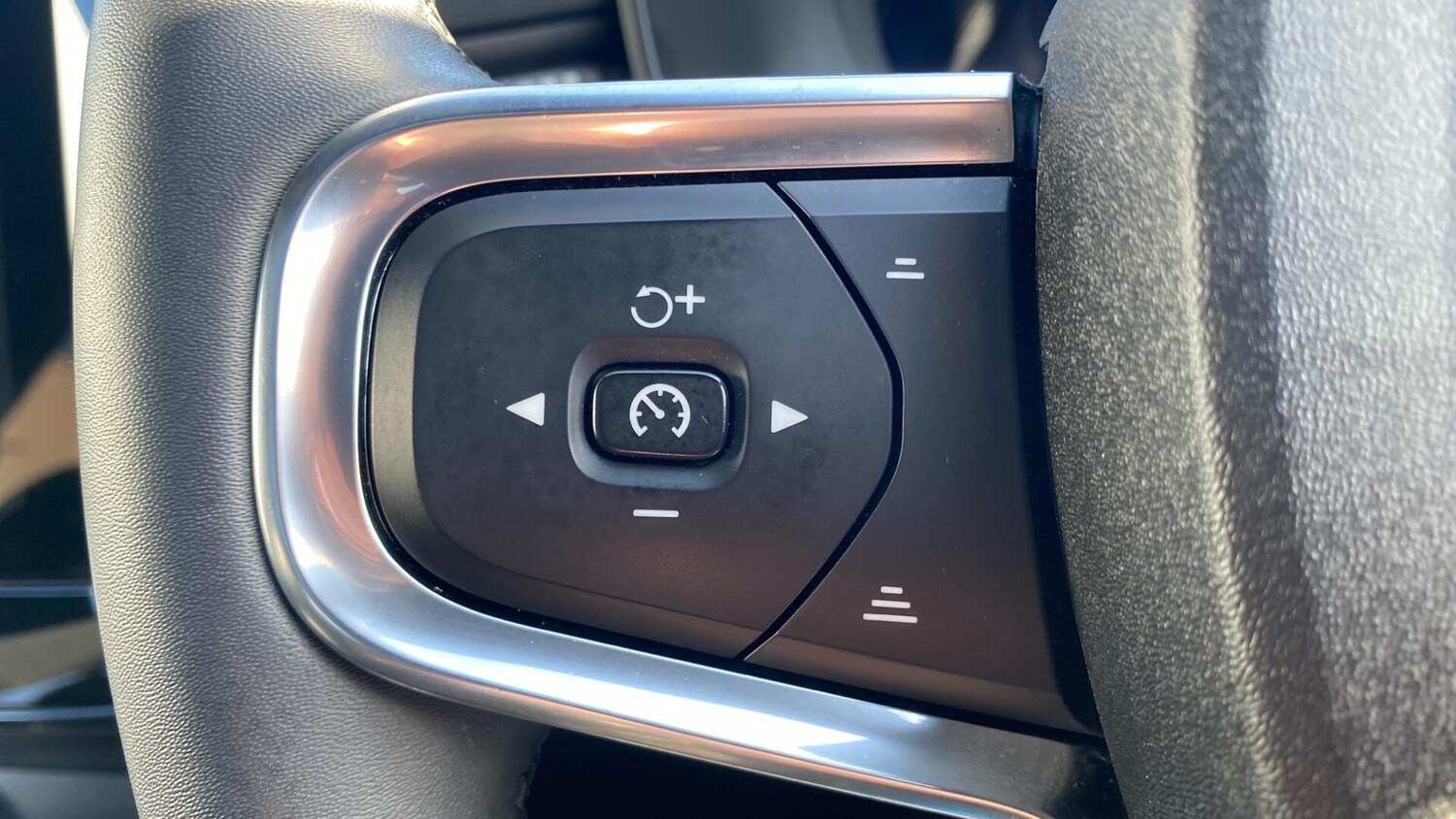 Used Volvo XC40 for sale - 77939918: Photo 16