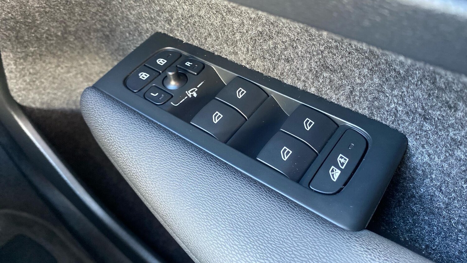 Used Volvo XC40 for sale - 77939918: Photo 19