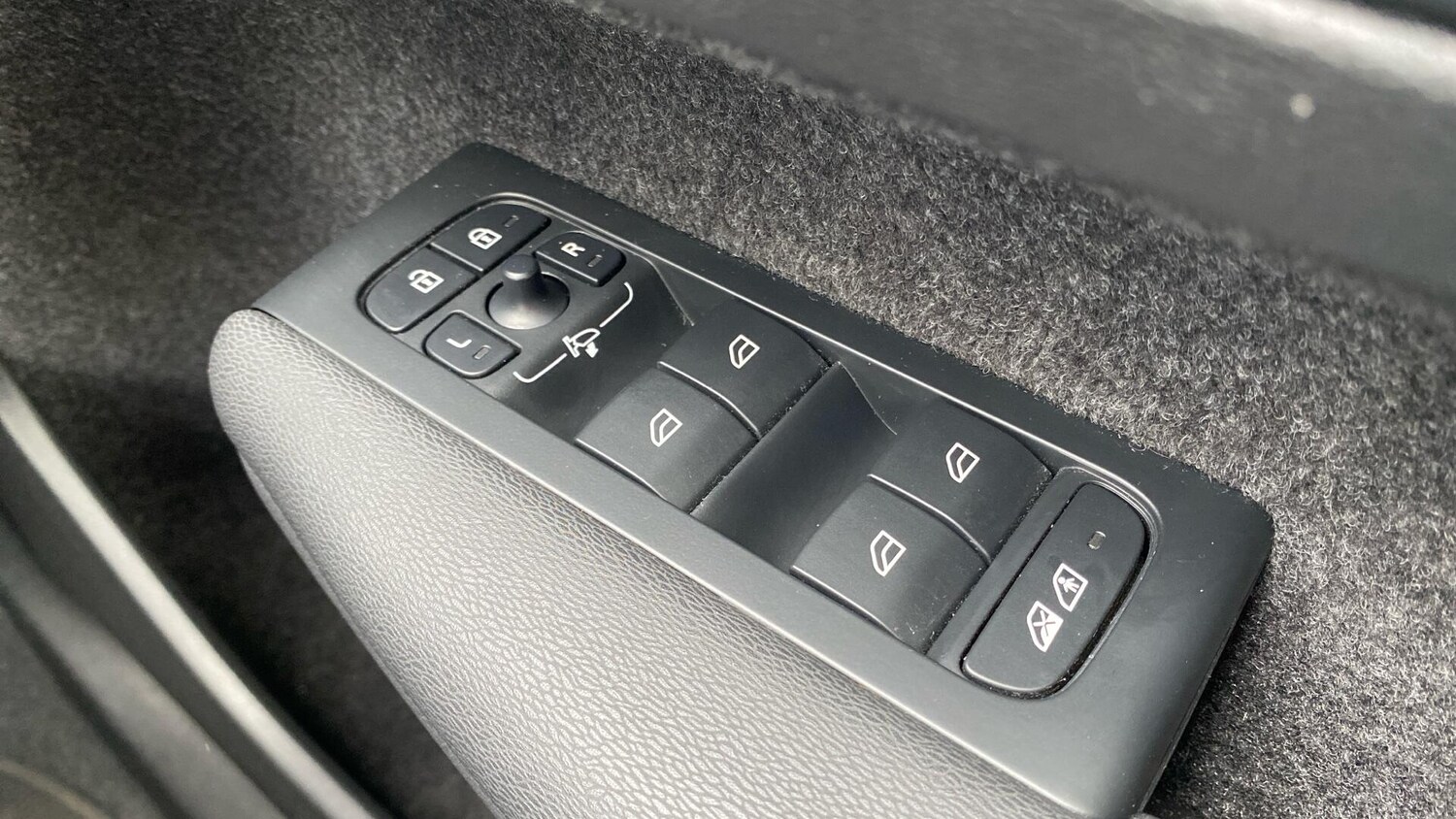 Used Volvo XC40 2023 for sale - 77696116: Photo 19