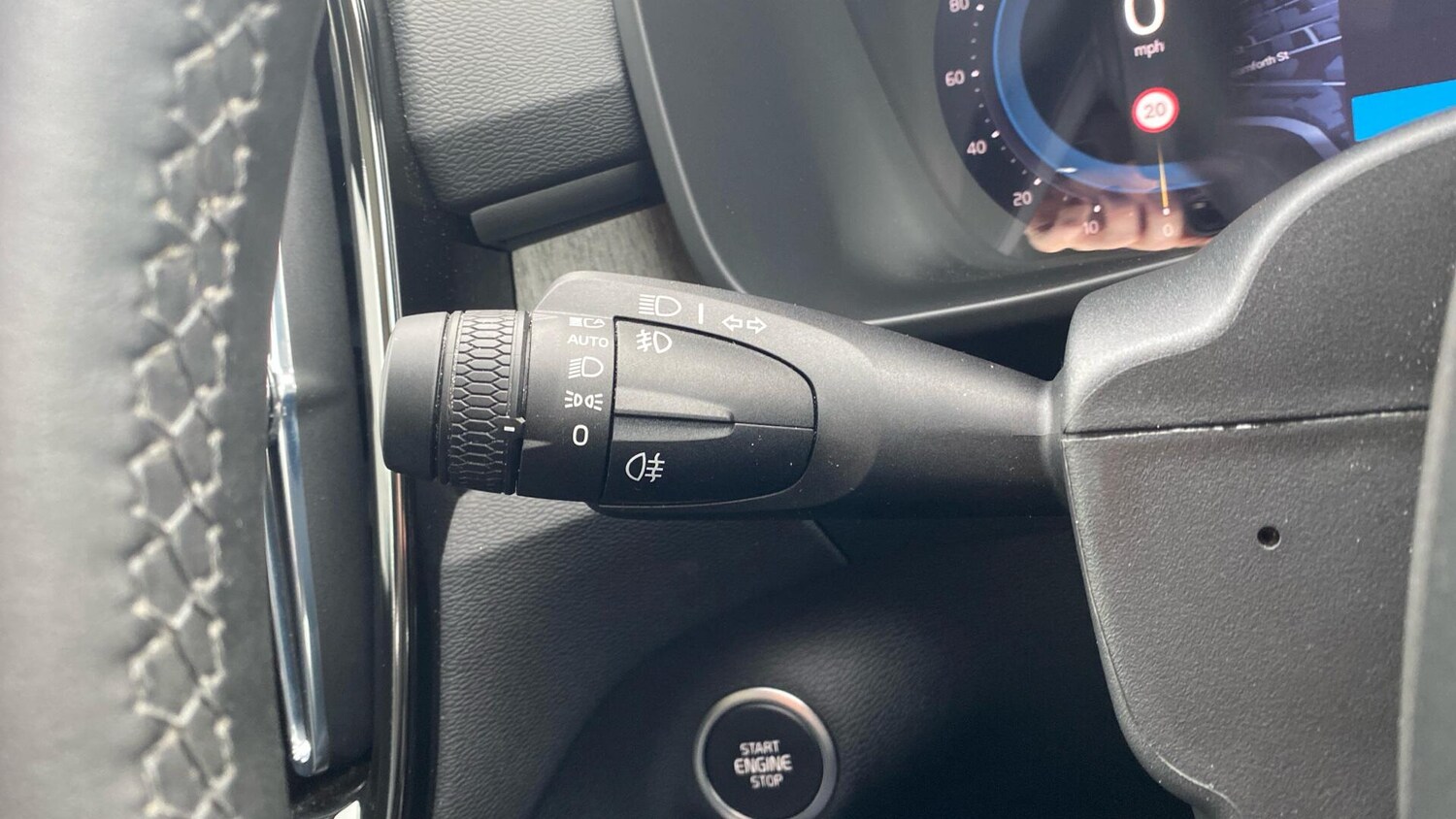 Used Volvo XC40 2024 for sale - 76371359: Photo 21