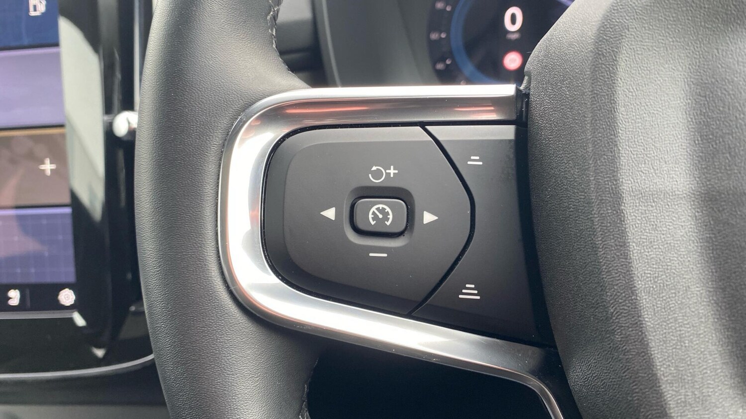 Used Volvo XC40 2024 for sale - 76371359: Photo 22