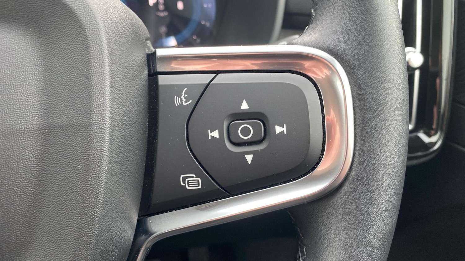 Used Volvo XC40 2024 for sale - 76371359: Photo 23