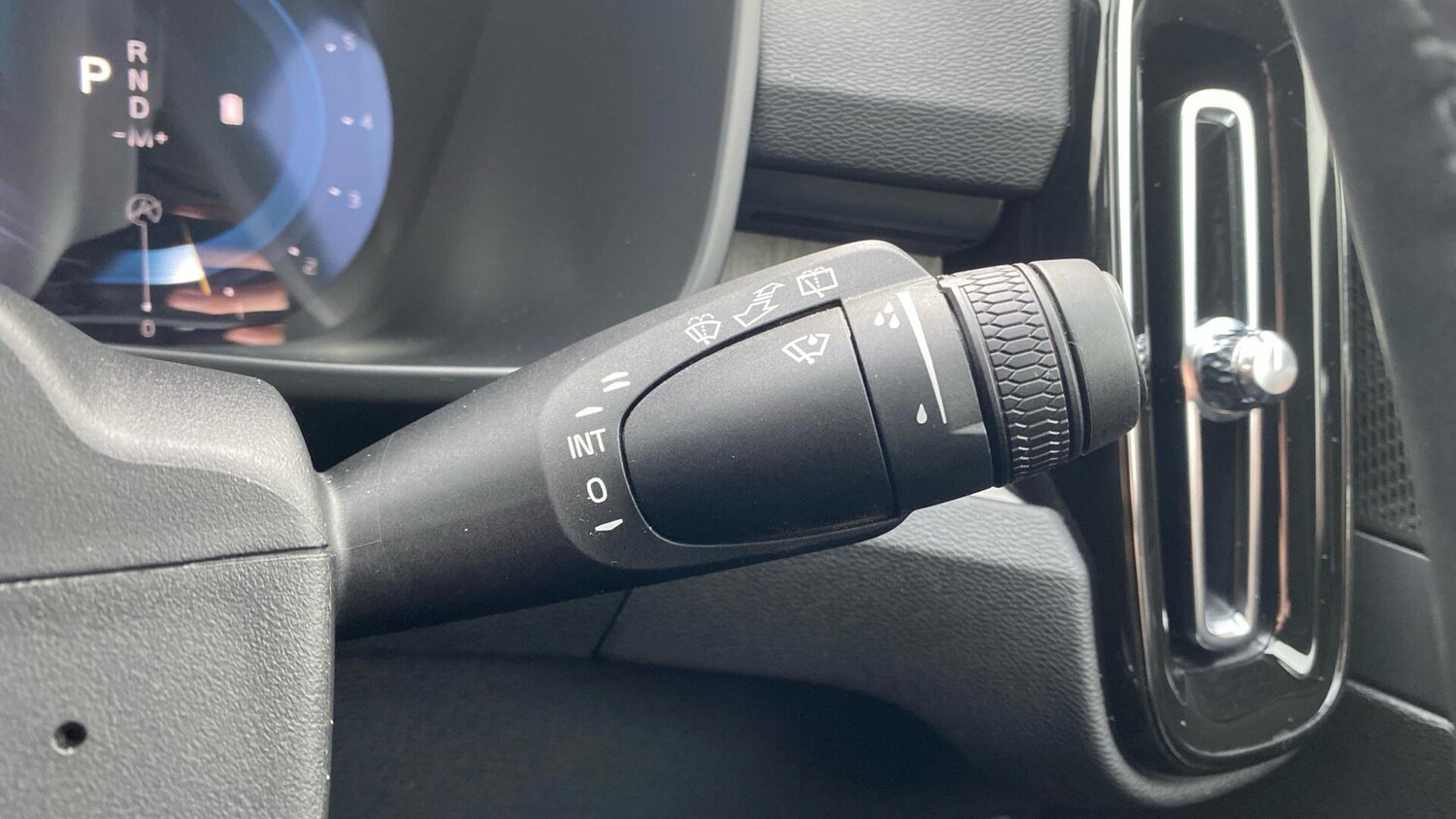 Used Volvo XC40 2024 for sale - 76371359: Photo 24