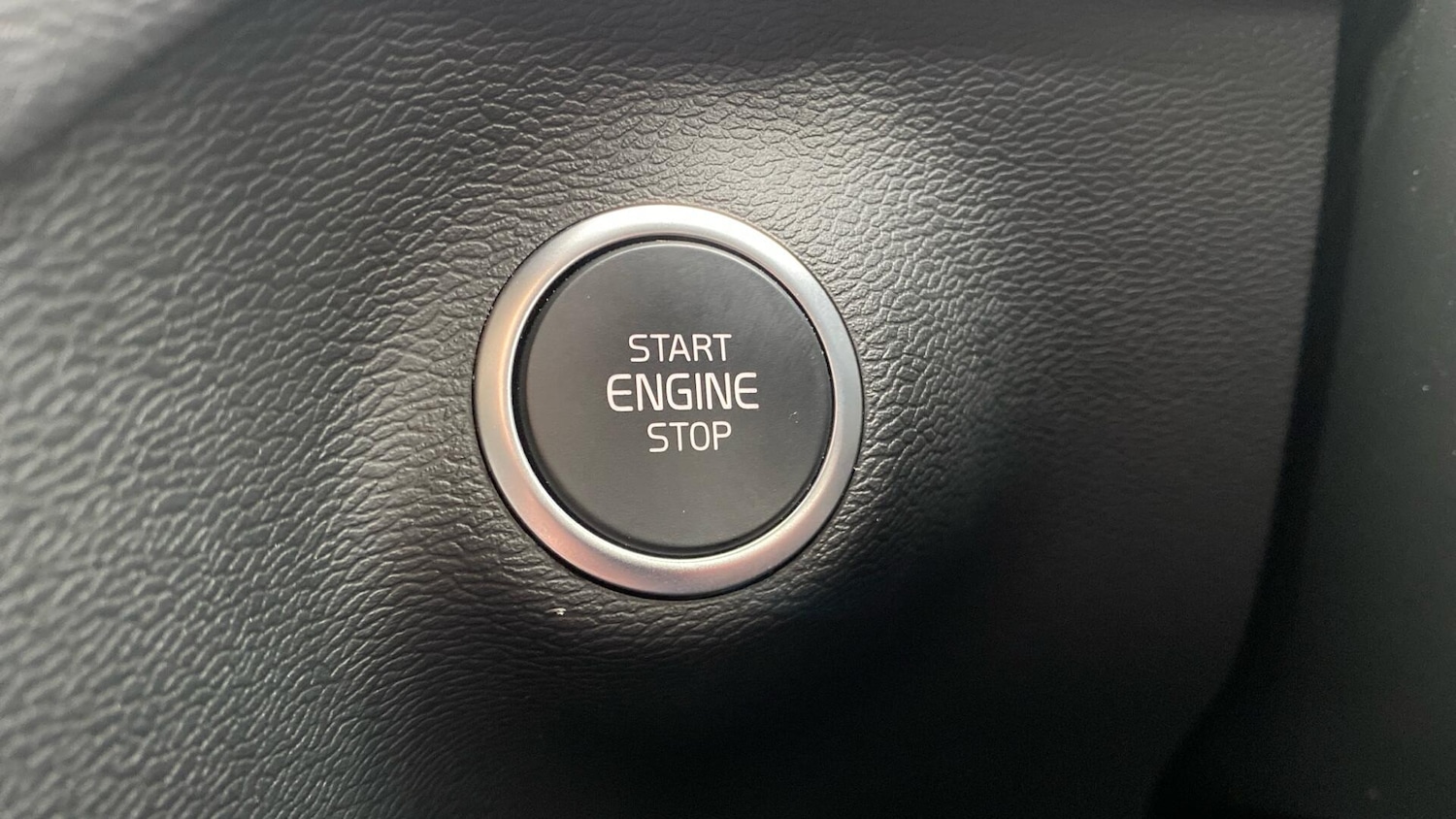 Used Volvo XC40 2024 for sale - 76371359: Photo 28