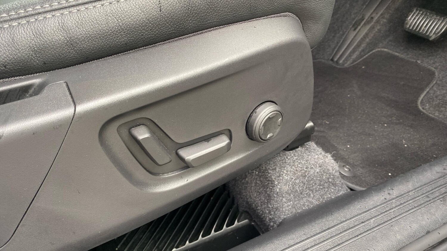 Used Volvo XC40 2024 for sale - 76371359: Photo 31