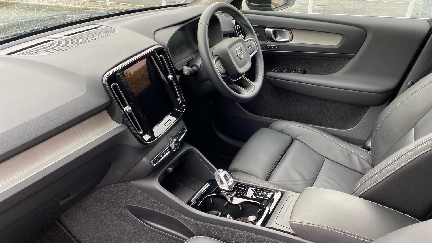 Used Volvo XC40 2024 for sale - 76371359: Photo 41