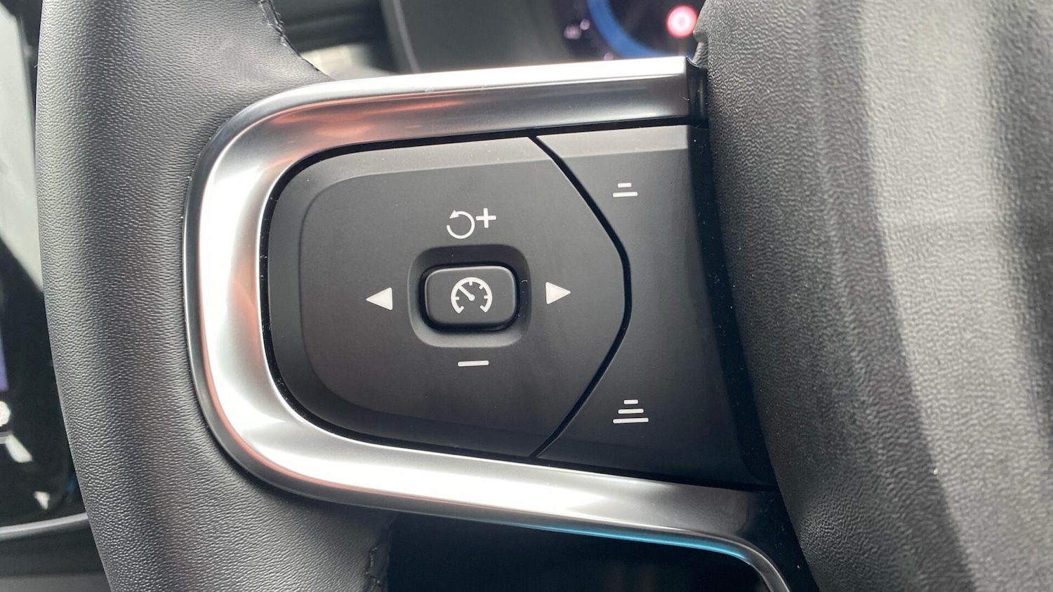 Used Volvo XC40 2023 for sale - 77074145: Photo 16