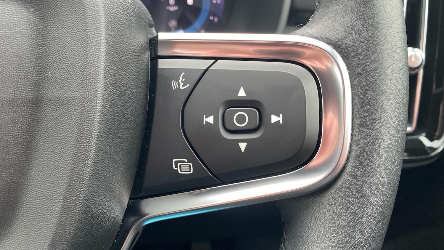 Used Volvo XC40 2023 for sale - 77074145: Photo 17