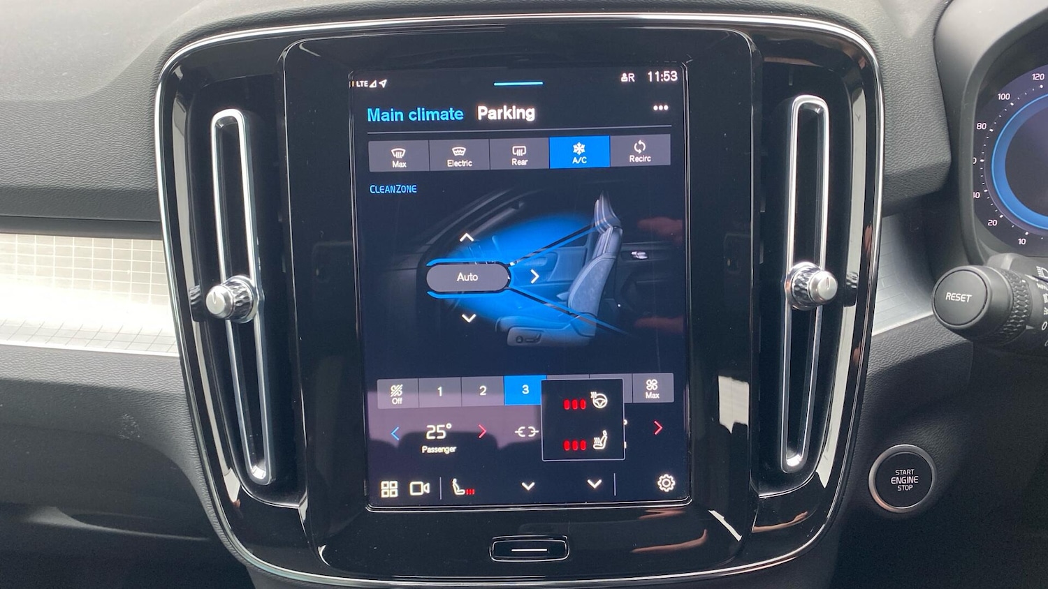 Used Volvo XC40 2023 for sale - 77074145: Photo 29