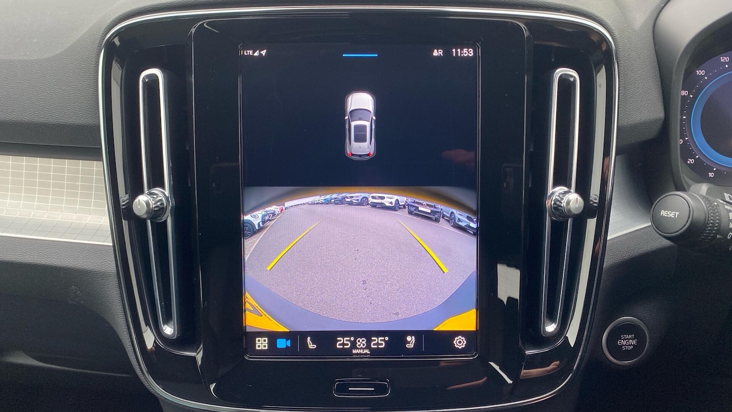 Used Volvo XC40 2023 for sale - 77074145: Photo 32