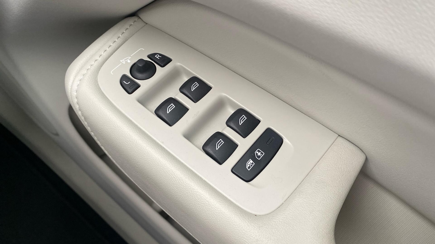 Used Volvo XC60 2022 for sale - 76136934: Photo 24