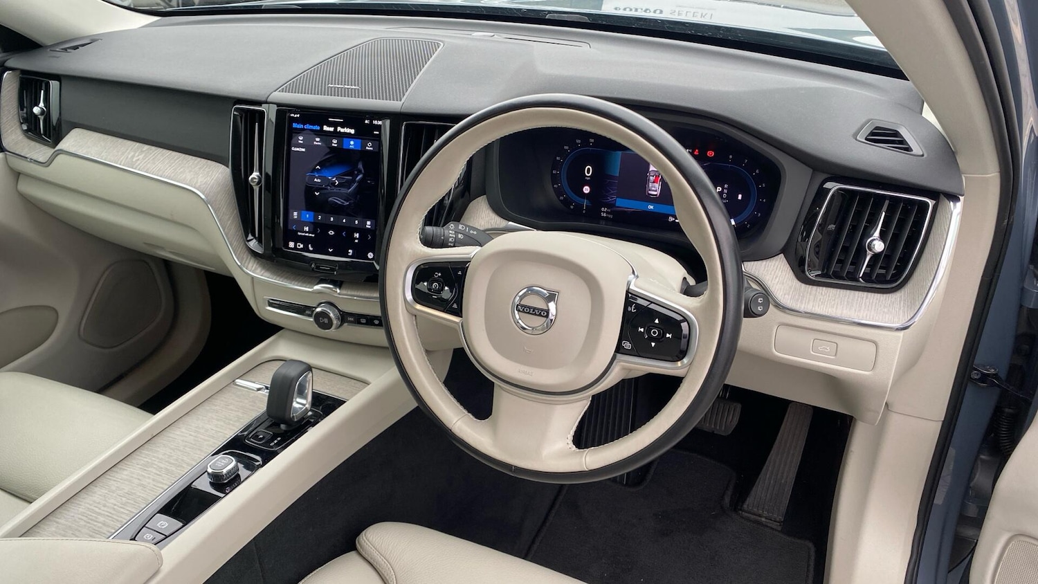Used Volvo XC60 2022 for sale - 76136934: Photo 4