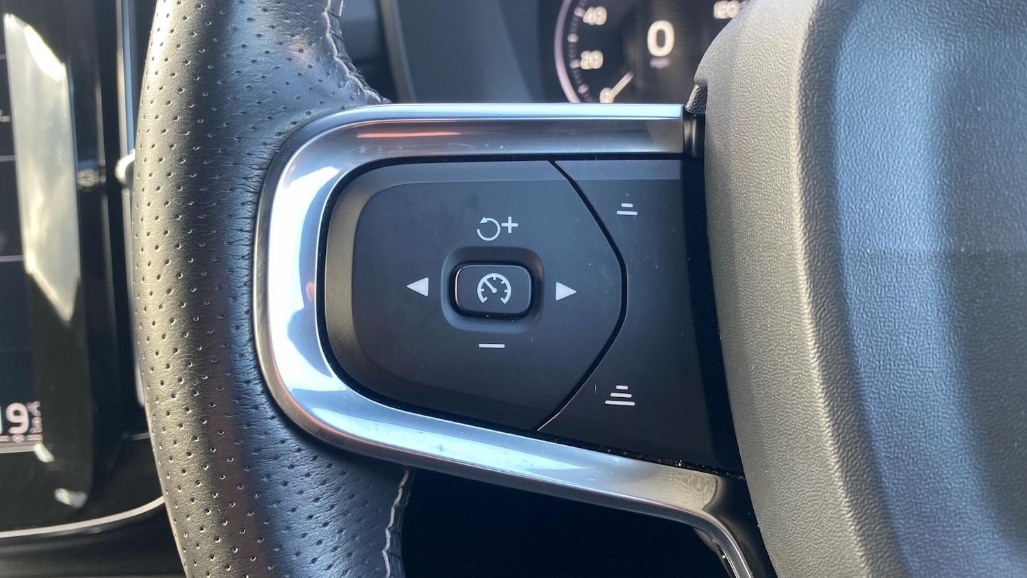 Used Volvo XC40 2019 for sale - 76425555: Photo 21