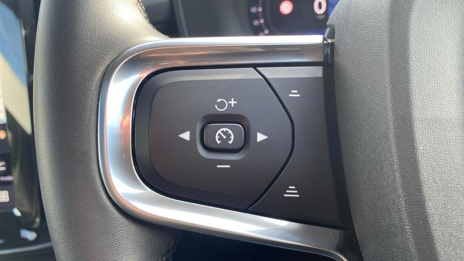 Used Volvo XC40 for sale - 77753340: Photo 16