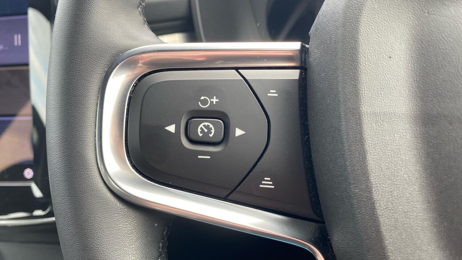 Used Volvo XC40 for sale - 77825270: Photo 21