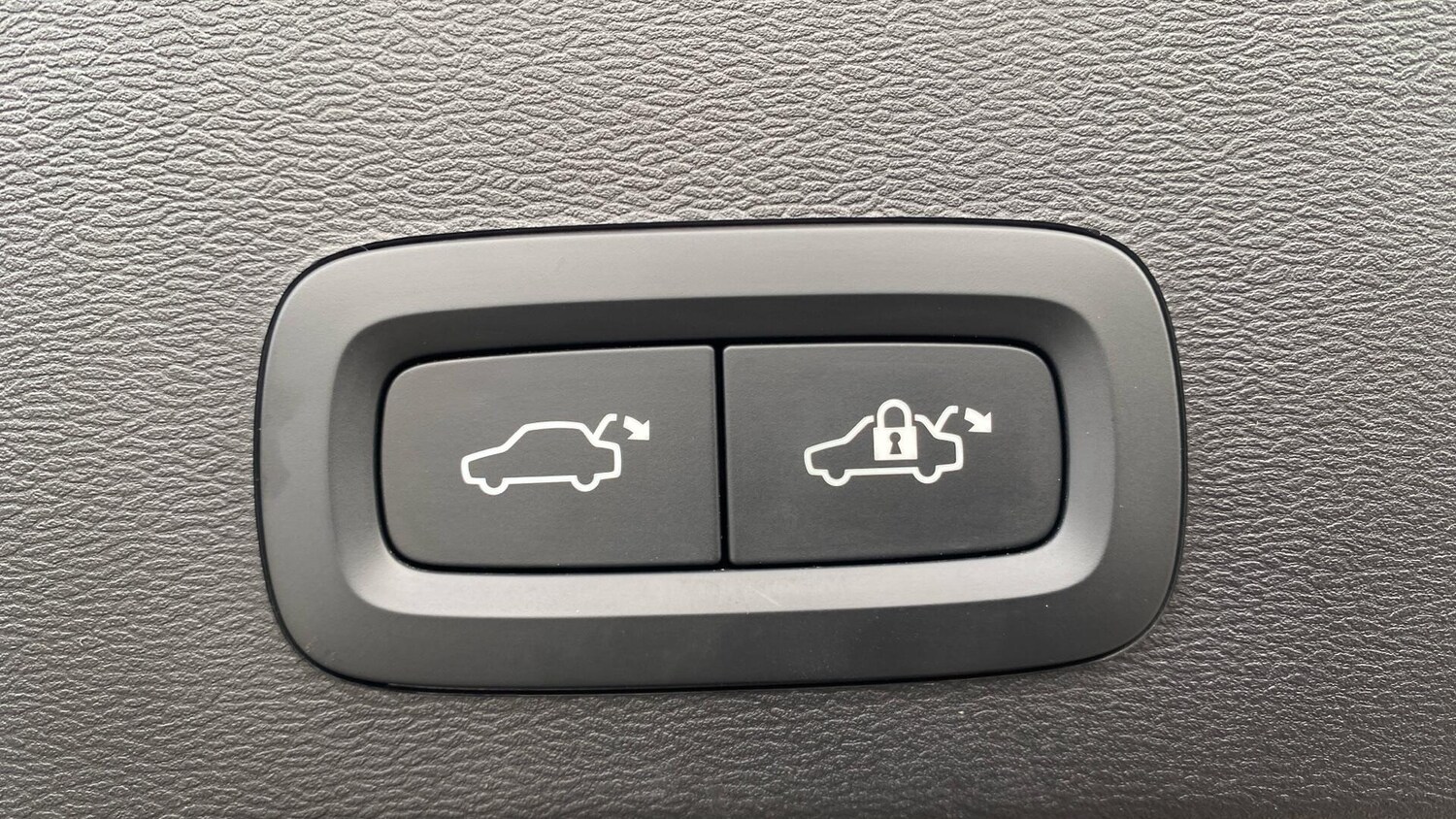 Used Volvo XC40 for sale - 77825270: Photo 35