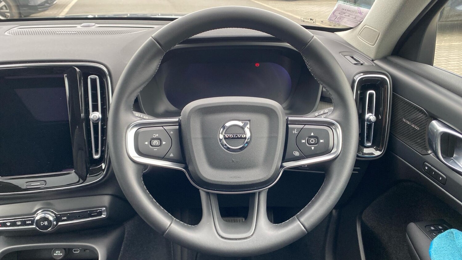 Used Volvo XC40 2023 for sale - 77839785: Photo 10