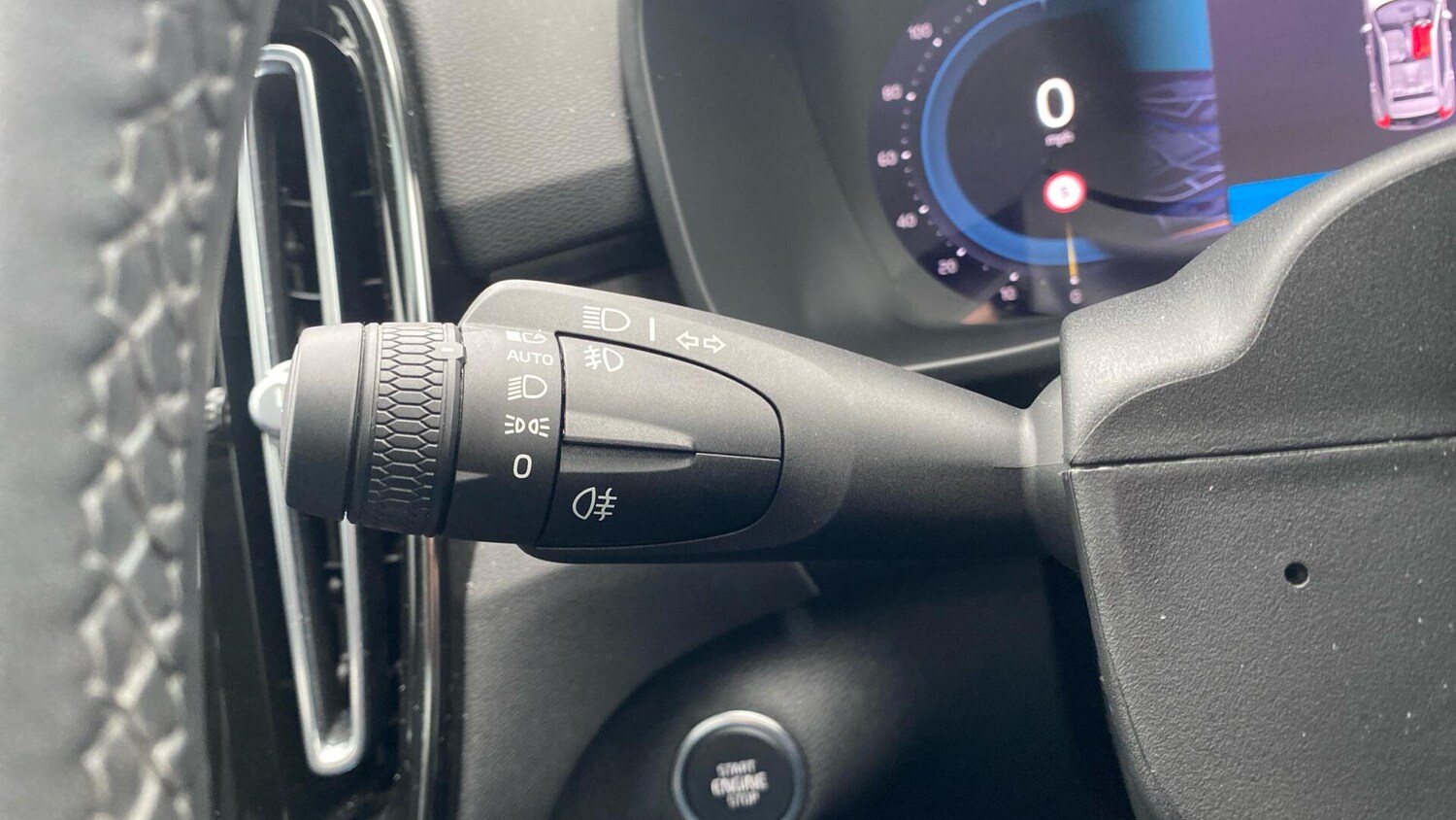 Used Volvo XC40 2023 for sale - 77839785: Photo 20