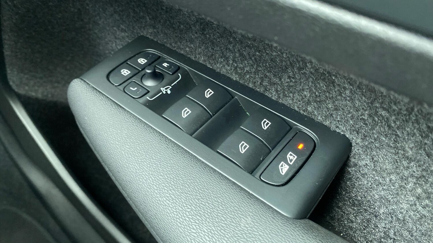 Used Volvo XC40 2023 for sale - 77839785: Photo 24