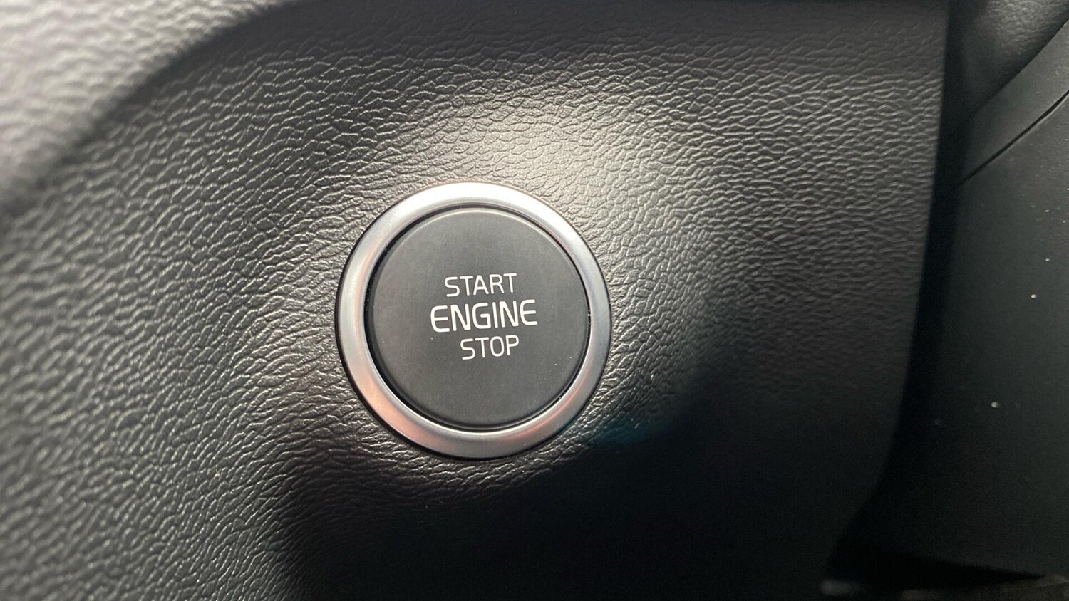 Used Volvo XC40 2023 for sale - 77839785: Photo 27