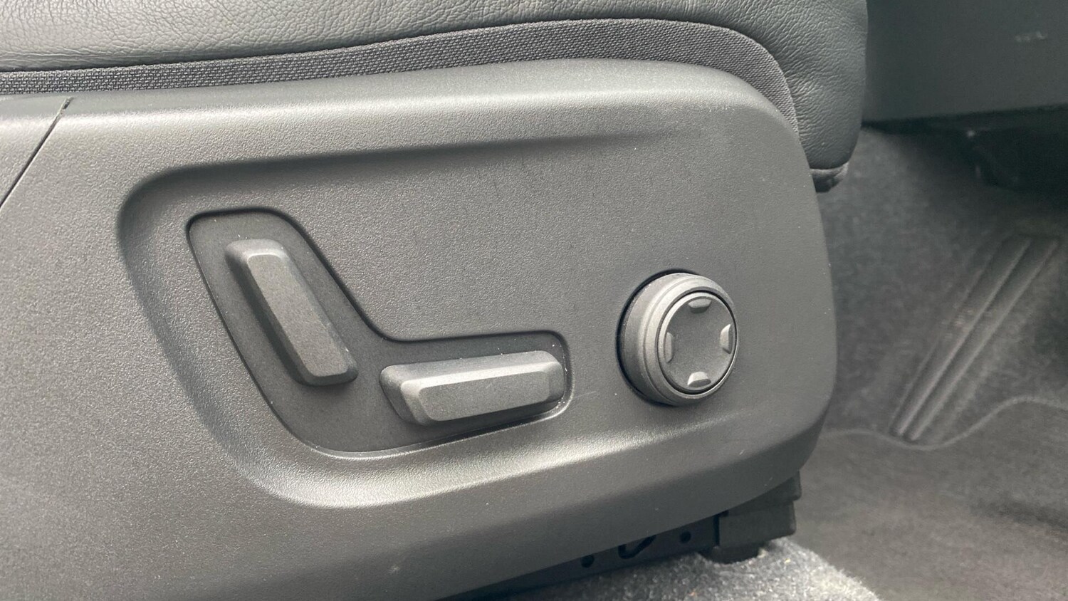 Used Volvo XC40 2023 for sale - 77839785: Photo 30