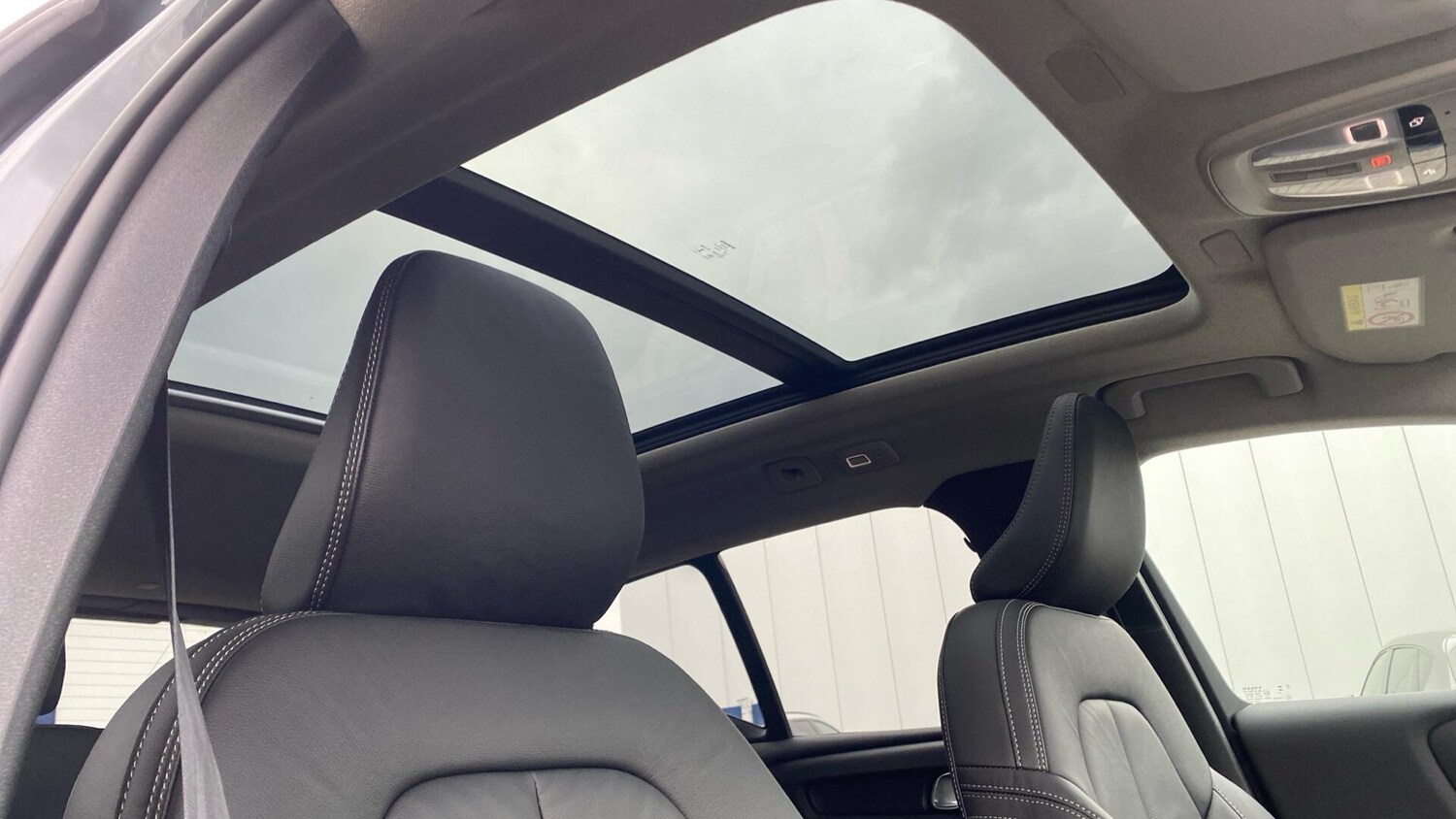 Used Volvo XC40 2023 for sale - 77839785: Photo 31