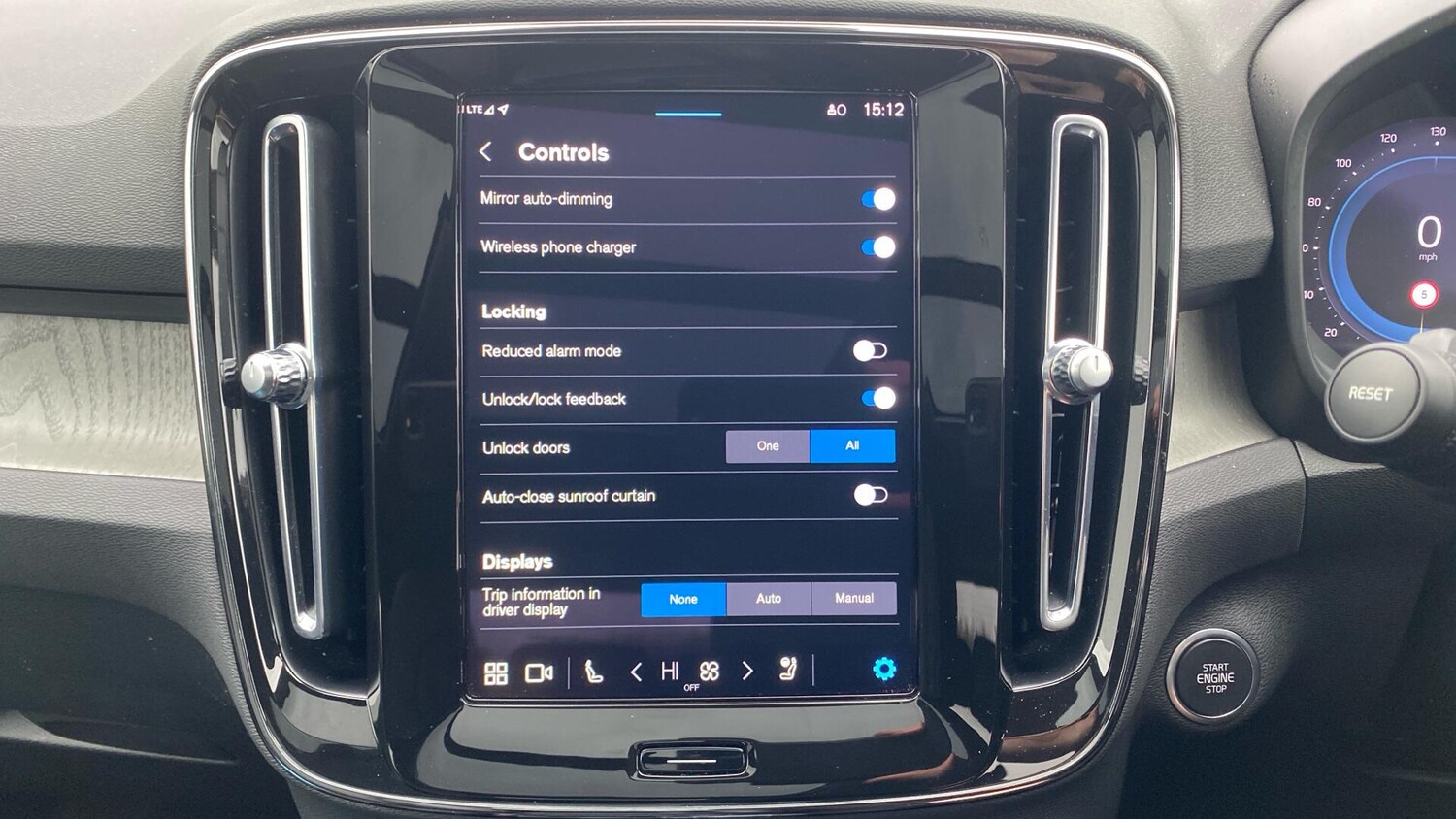 Used Volvo XC40 2023 for sale - 77839785: Photo 32